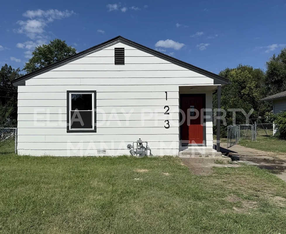 123 North Tracy Street