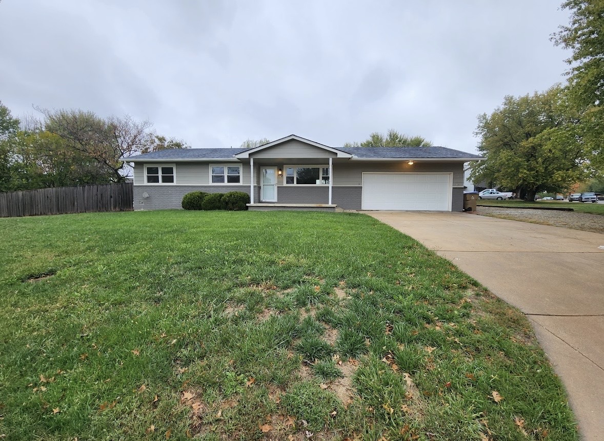 112 East North Point Drive